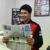 アジアリーグ開幕を告げる、９月１２日付「釧路新聞」を読む山崎勇輝選手。「勝った試合は、気分がいい」とにっこり
