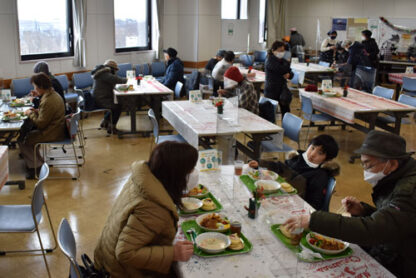 常連客や家族連れが集まった食堂（みはら・かがやき食堂）