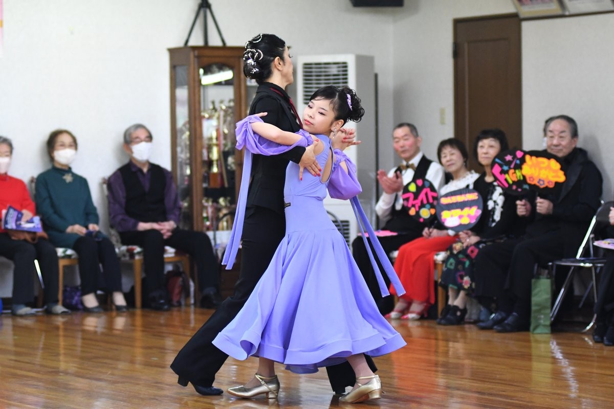 釧路で華やかに社交ダンス披露