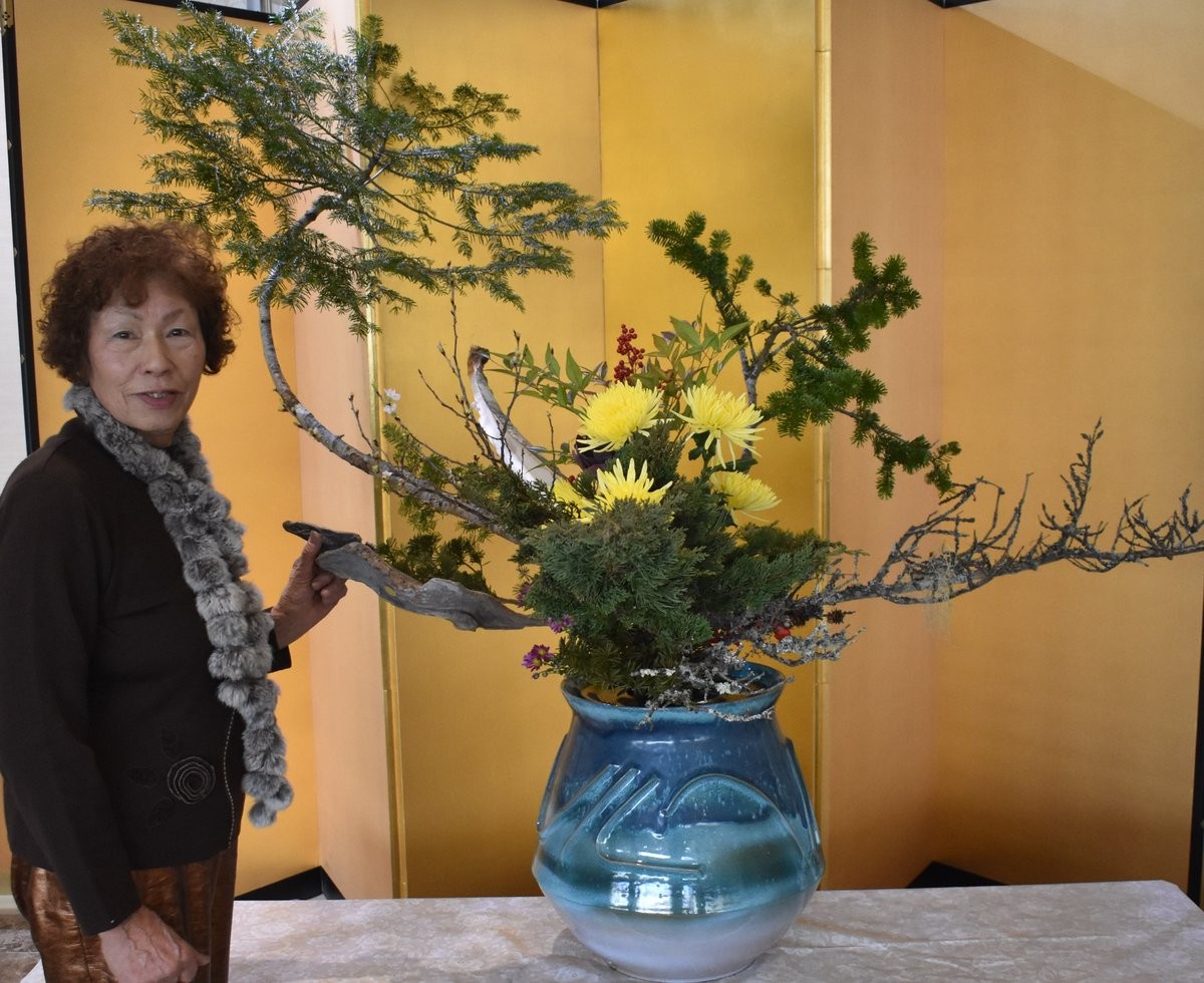 釧路プリンスに林一枝の新春生け花