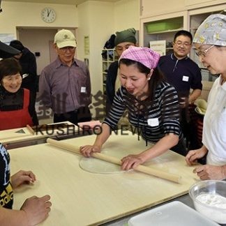 そば打ちや書道に挑戦　在留外国人社会参画推進事業(2019-10-28)