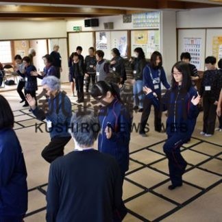 武修館生徒がさわやか体操で交流(2019-11-20)