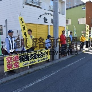 関係機関と連携で交通安全街頭啓発(2019-10-09)