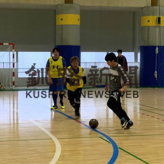 ゆうやけライオンズク　フットサルで交流(2019-11-26)