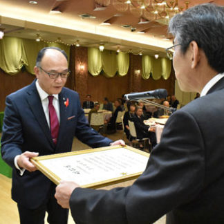 道社会貢献賞　受賞者に表彰状(2019-10-07)