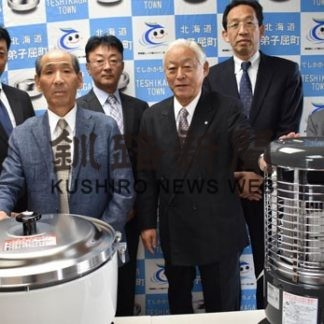 災害時に役立てて　ストーブなど寄贈(2019-10-10)