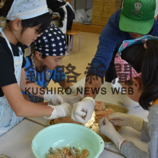 羅臼小で漁協が出前授業(2019-10-19)