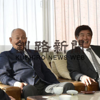 産業貢献賞　宮崎さん、杉山さん市長報告(2019-11-28)