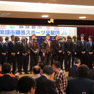 １８年ぶり野球対決で熱戦(2019-10-11)_2