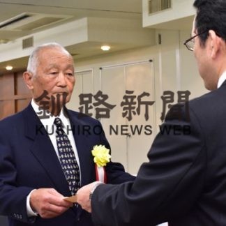 長年の活動たたえ　村上さん表彰(2019-11-13)