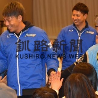 応援大使  宮西尚生選手と村田透選手が来町(2019-11-21)