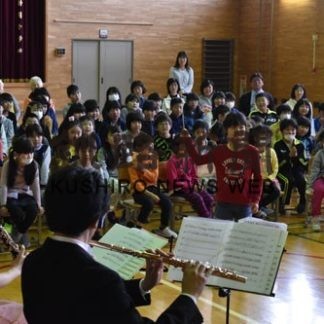 新陽小で演奏会(2019-10-24)