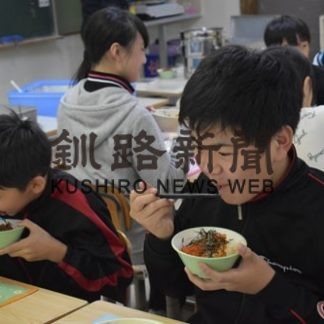 ４小中学校でふるさと給食(2019-11-13)