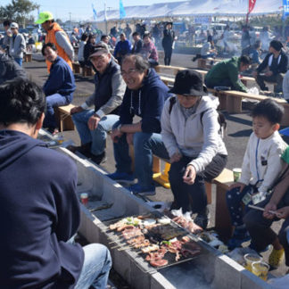 ＢＢＱまつり　家族連れでにぎわう(2019-10-07)