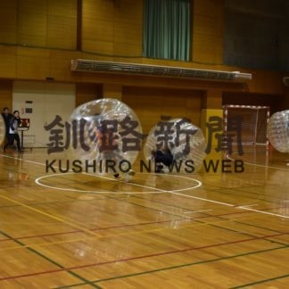 バブルサッカー楽しい、スポーツフェスで汗(2019-11-10)