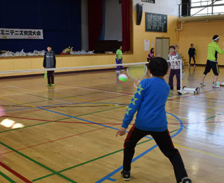 ミニテニスで　和やかに交流(2019-11-28)