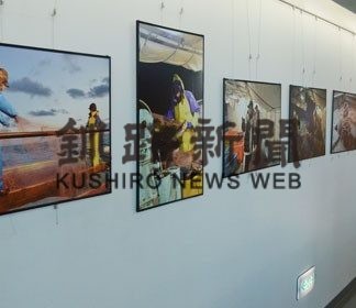 船上カメラマン神野さんが写真展(2019-12-25)