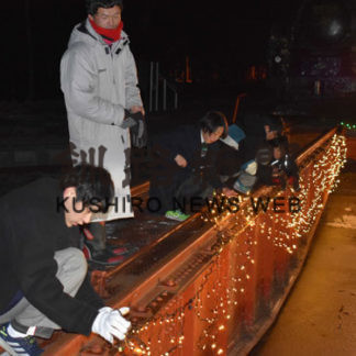 転車台にイルミネーション飾り付け(2019-12-01)