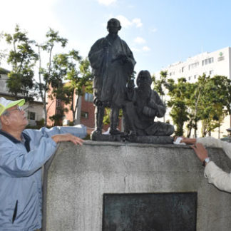 武四郎の像きれいに(2019-09-06)