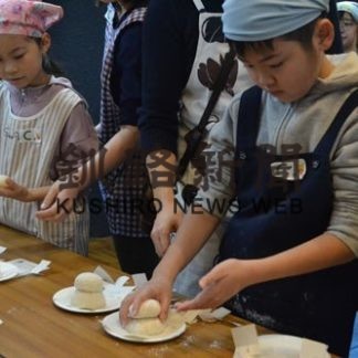 お供え餅を作りに挑戦　小中学生体験講座(2019-12-29)