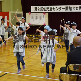 第２武佐児童センター、30周年記念式典　バトンクラブが花添える(2019-12-20)