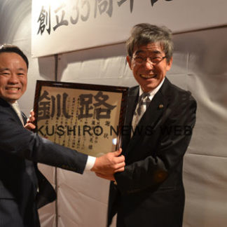 東洋ビル開発３５周年　車椅子５台を寄贈　(2019-09-19)