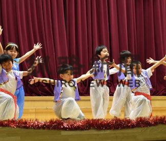 園児の熱演観客魅了　はるとり保育園(2019-12-17)