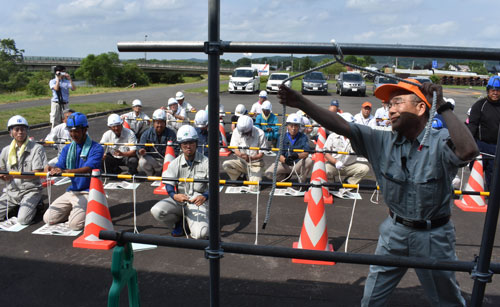 土のう製作など 水防技術学ぶ 建設業者参加し講習会(2019-09-04)