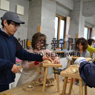 地元木材で椅子作り 札幌のデザイナー講師(2019-11-29)