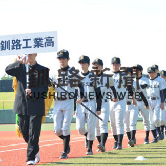 釧工業　選手ら堂々行進(2019-09-26)