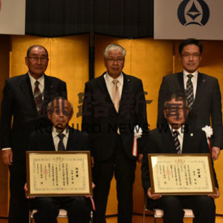 富森さんに自治功労賞(2019-12-13)