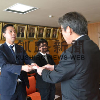 交通災害遺児支援　市に２０万円を寄付(2019-12-03)