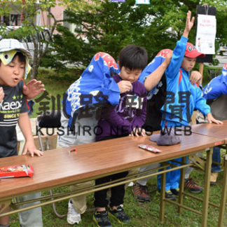 二人羽織に歓声　治水児童館(2019-09-13)