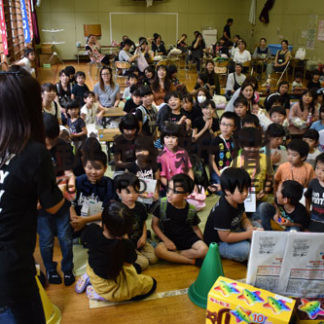 大抽選会に笑顔　鶴ケ岱児童センター(2019-09-13)