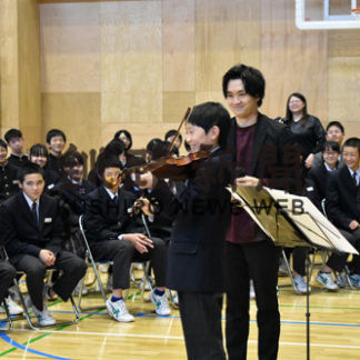 バイオリンに　中学生親しむ　おはなしコンサート　(2019-11-29)