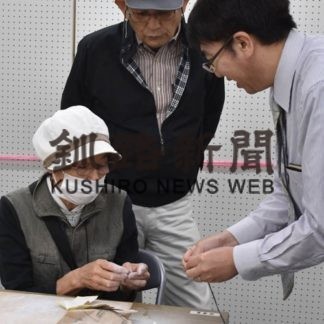 博物館開館１周年勾玉作り楽しむ(2019-08-01)