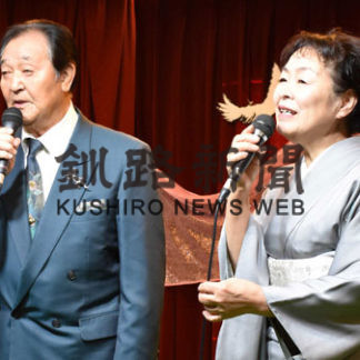 井倉優歌謡ショー　利用者ら楽しむ　釧路北園啓生園(2019-12-13)