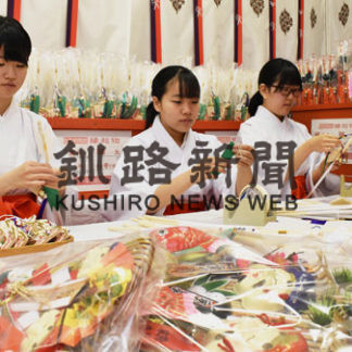 根室金刀比羅神社でお正月の縁起物作り(2019-12-15)