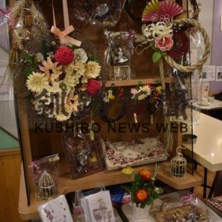 市内在住阪口さんの「お正月飾り＆ワイルドフラワー展」(2019-12-19)