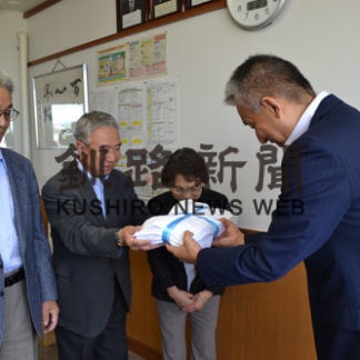 雑巾３３０枚を寄贈　昭和自治会(2019-09-19)