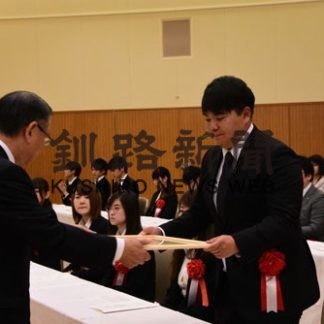 将来の担い手として期待　優良勤労青少年表彰式(2019-08-01)