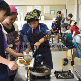 シカ肉おいしく活用　芦野小(2019-09-28)