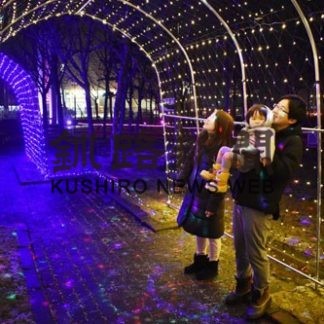 ウインズ釧路　前庭にイルミネーション(2019-12-18)