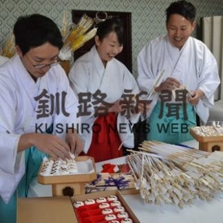 厳島神社　縁起物作り大詰め(2019-12-26)