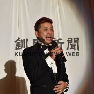 田川さん熱唱　釧路で初ディナーショー(2019-12-04)