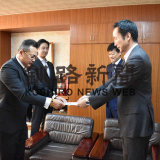 バスケ協会Ｕー１５に　大会経費２５万円寄付　ゆうやけライオンズク(2019-09-17)