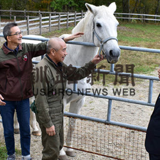 引退乗用馬の余生地に　標茶・ホースタウンプロジェクト(2019-12-08)