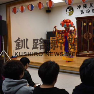 沖縄の三線と歌声披露(2019-12-10)