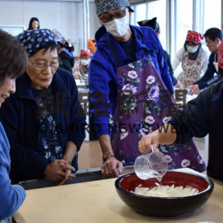 白糠高でそば打ち通じ多世代交流(2019-12-22)