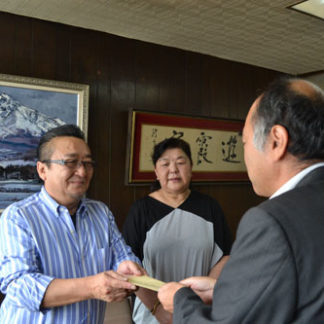 愛国はしご酒実行委　釧新基金に拠出(2019-09-03)